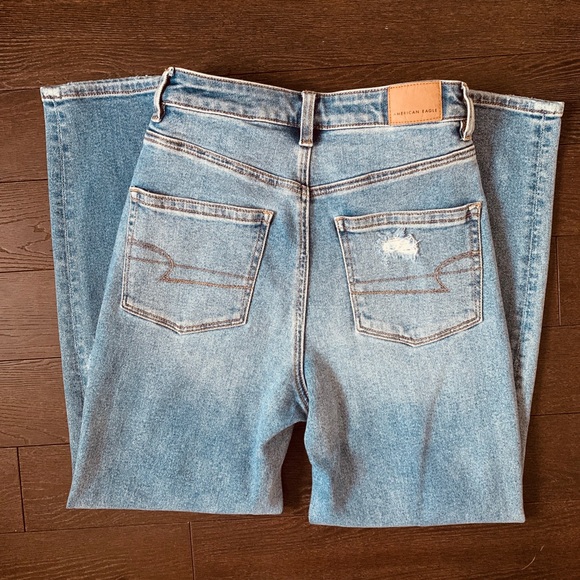 American Eagle Super High Waisted Boyfriend Jeans - Picture 5 of 9